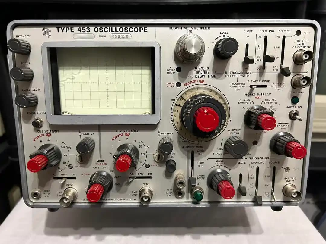 1967 Model Tektronix 453 Analog Osiloskopun İç Yapısı ve Teknik Özellikleri