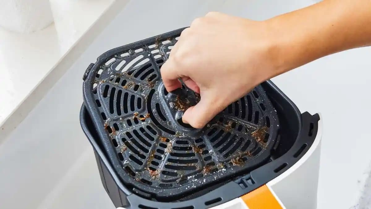 Air Fryer Temizliği: Etkili Yöntemler ve Dikkat Edilmesi Gereken Temizlik İpuçları