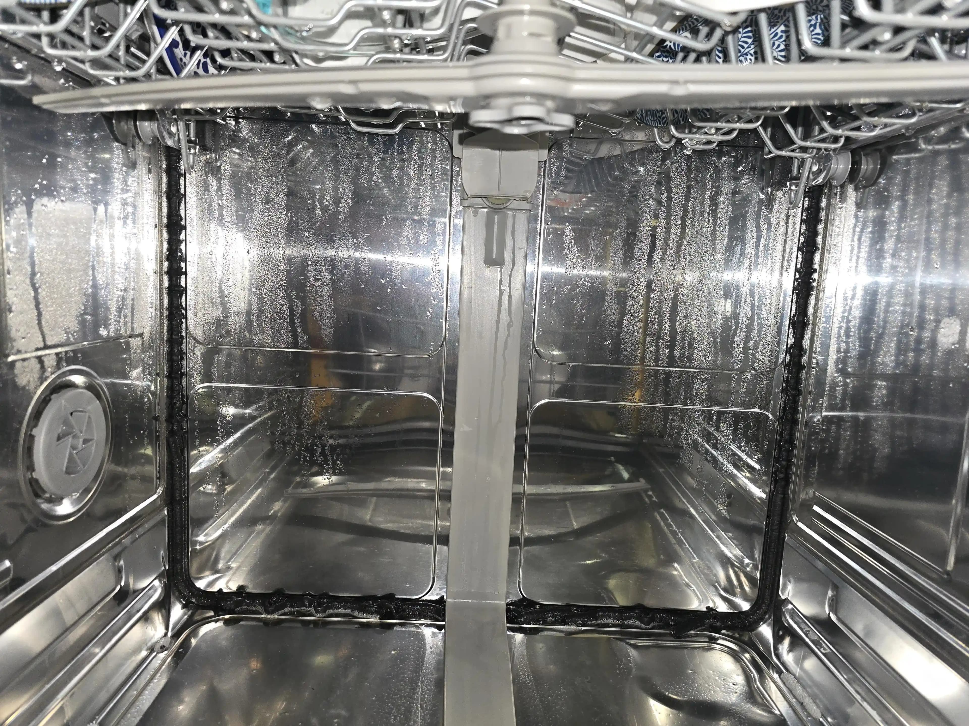 Bosch Bulaşık Makinesinde Siyah Köpük Malzeme Sorunu ve Çözüm Yolları