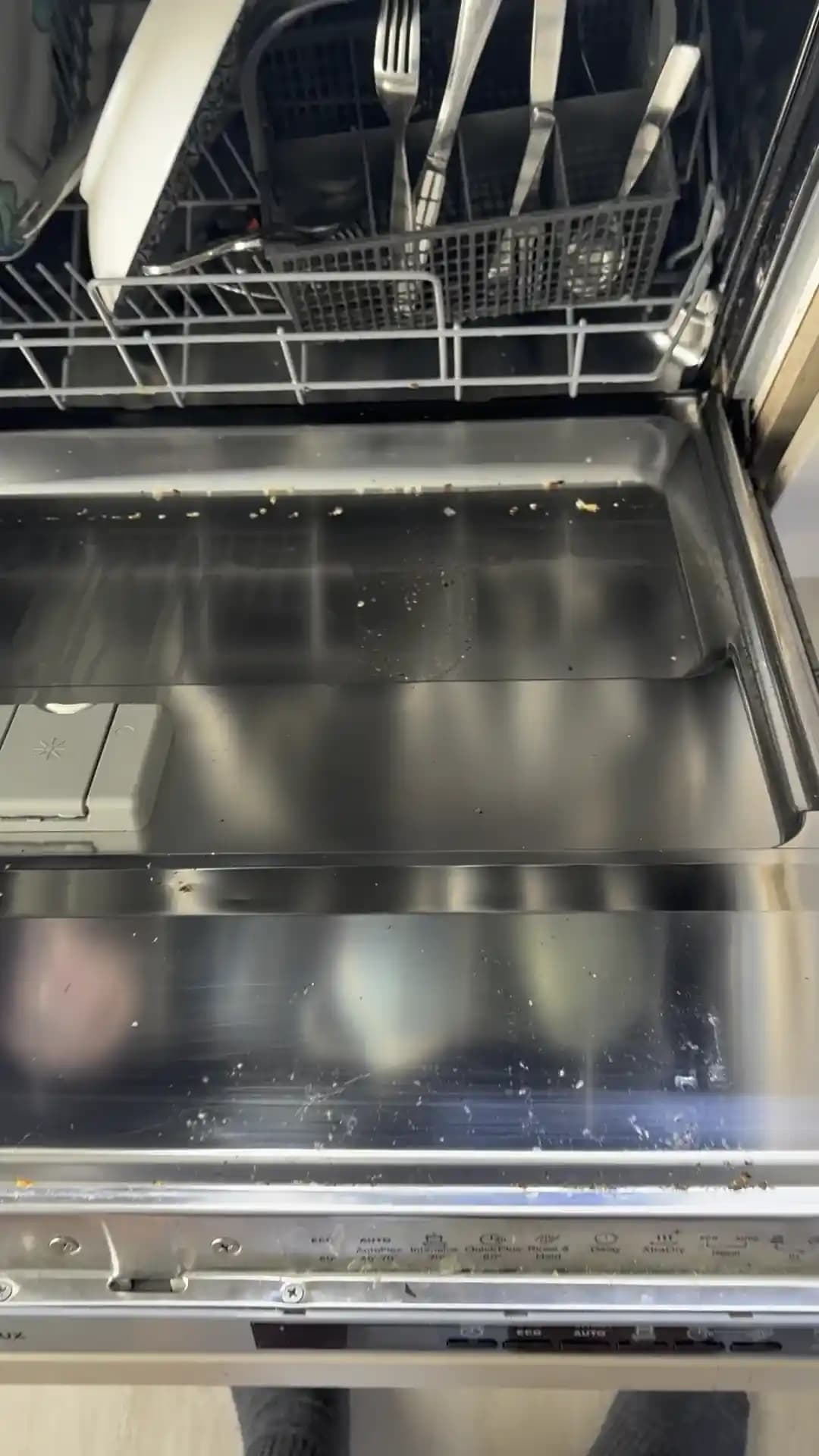 Bulaşık Makinesinde Kalıntı Oluşumunun Nedenleri ve Etkili Çözüm Yöntemleri