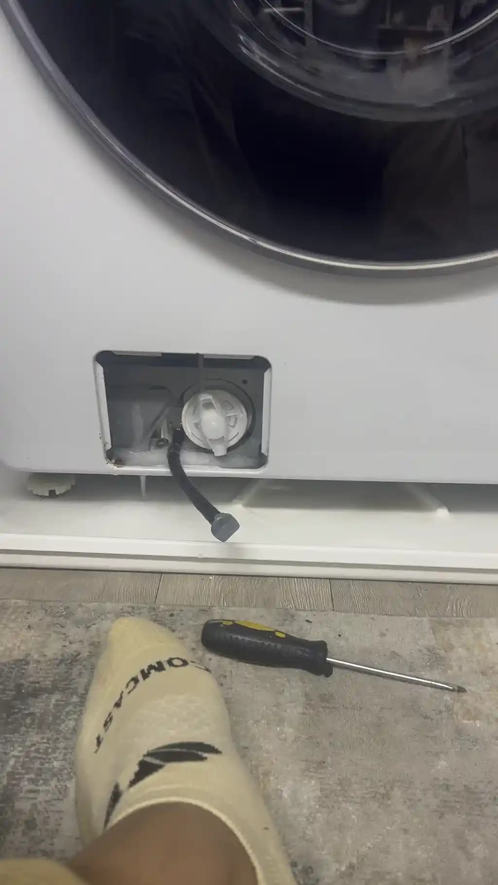 Samsung Ön Yüklemeli Çamaşır Makinesinde Boşaltma Döngüsünde Su Kaçağı Sorunları ve Çözüm Yolları