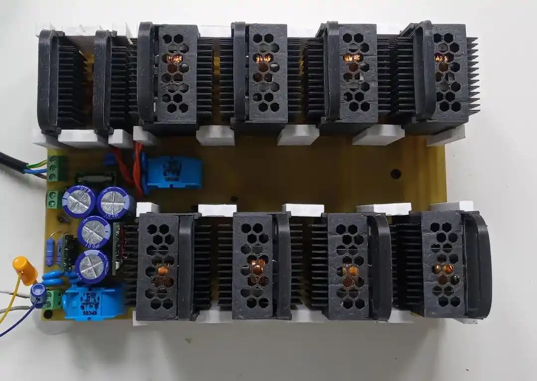 Tamamen Analog Modüler Grid-Tie MPPT Güneş Enerjisi İnvertörü Tasarımı ve İyileştirmeleri