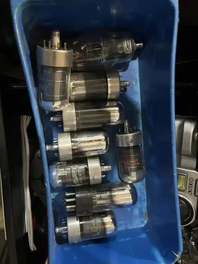 Vintage Elektronik Parçalar: Koleksiyon, Değerlendirme ve Kullanım Yöntemleri