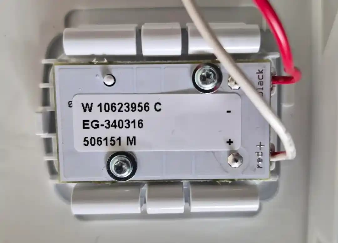 Whirlpool WRX988SIBM01 Buzdolabı İç Aydınlatma Arızası Tespiti ve Onarım Yöntemleri