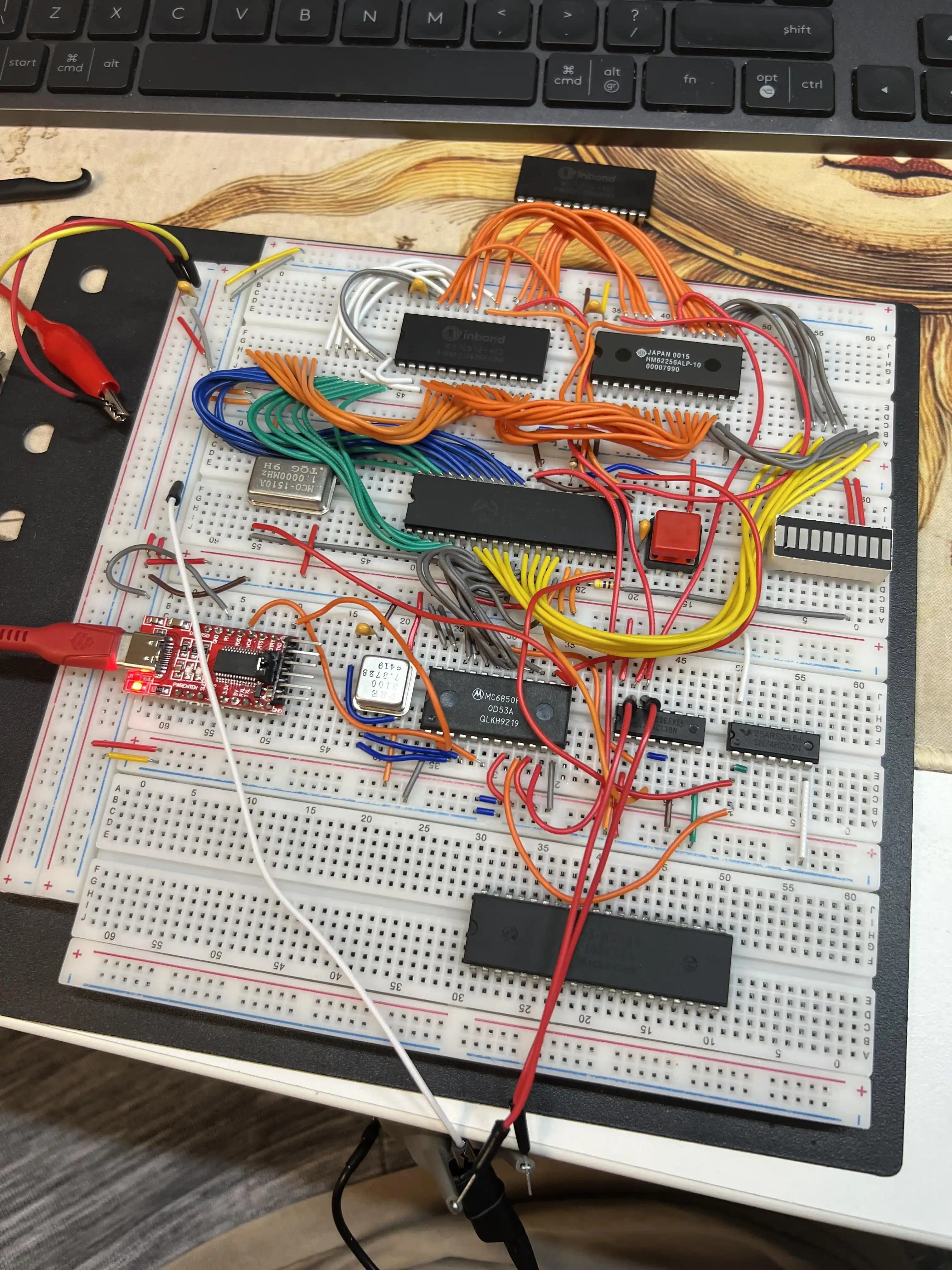 Z80 Tabanlı Bilgisayar Klonunda Güç Hattı Bağlantısının Önemi ve Hata Ayıklama Yöntemleri