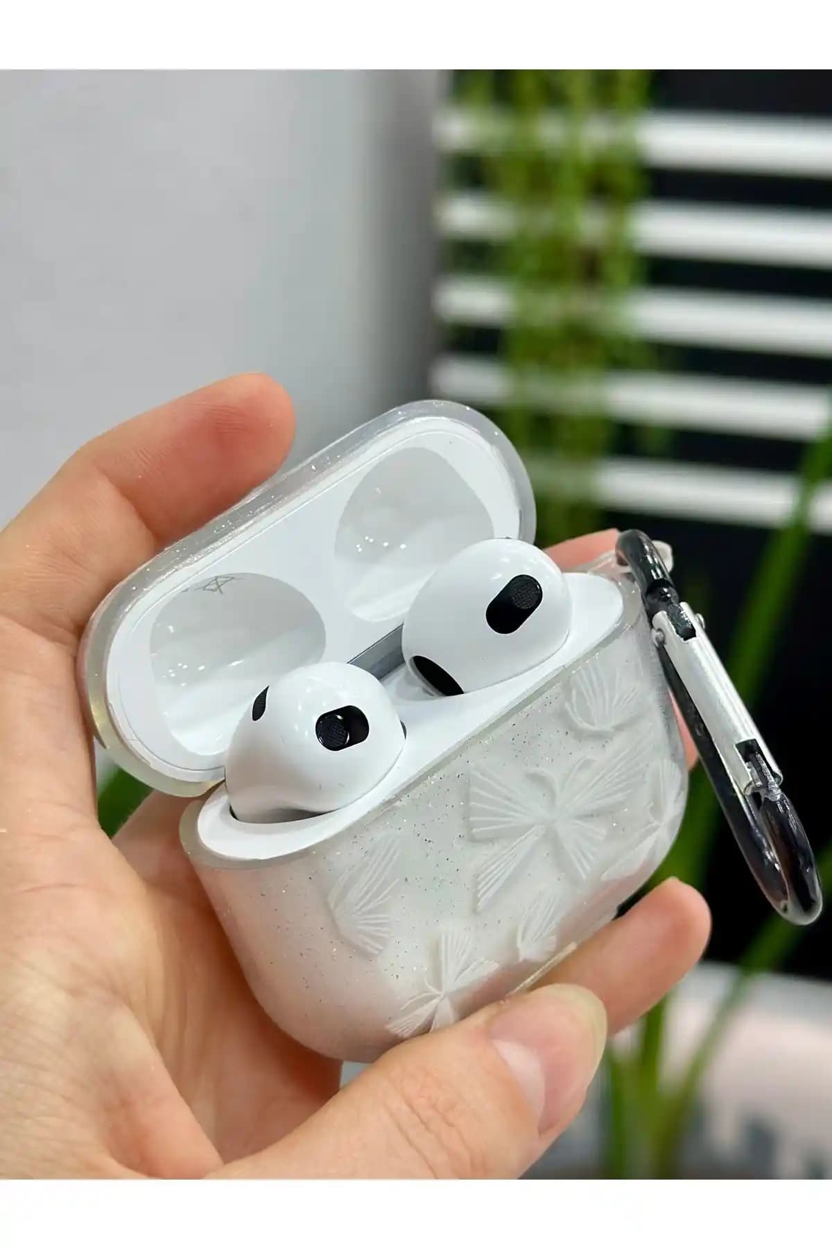 Apple AirPods 3. Nesil İçin Go Aksesuar ve KVK PRİVACY Kılıf Karşılaştırması