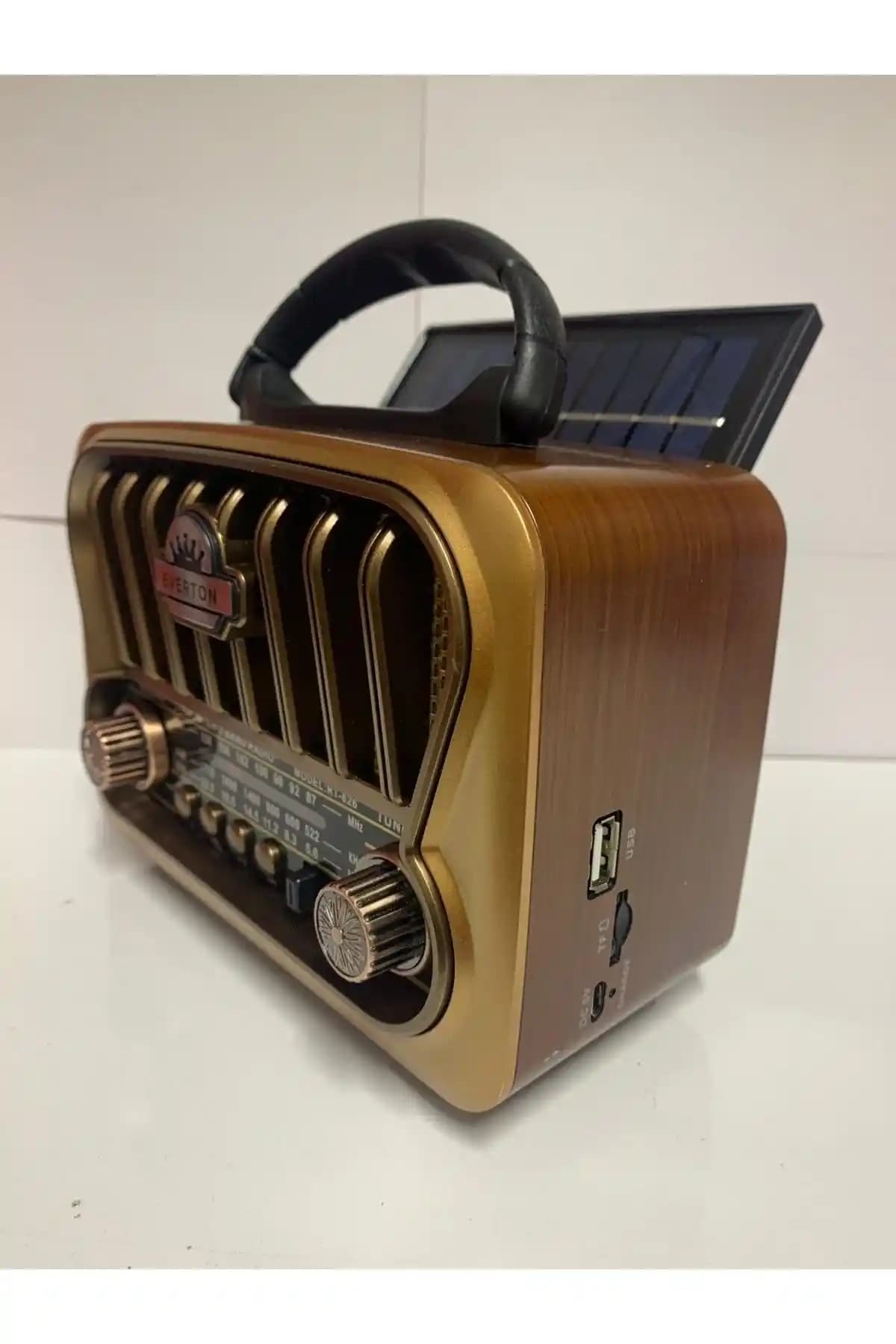 Blomster Everton Rt-826 ve Rt-819 Nostaljik Güneş Enerjili Ses Sistemleri Karşılaştırması