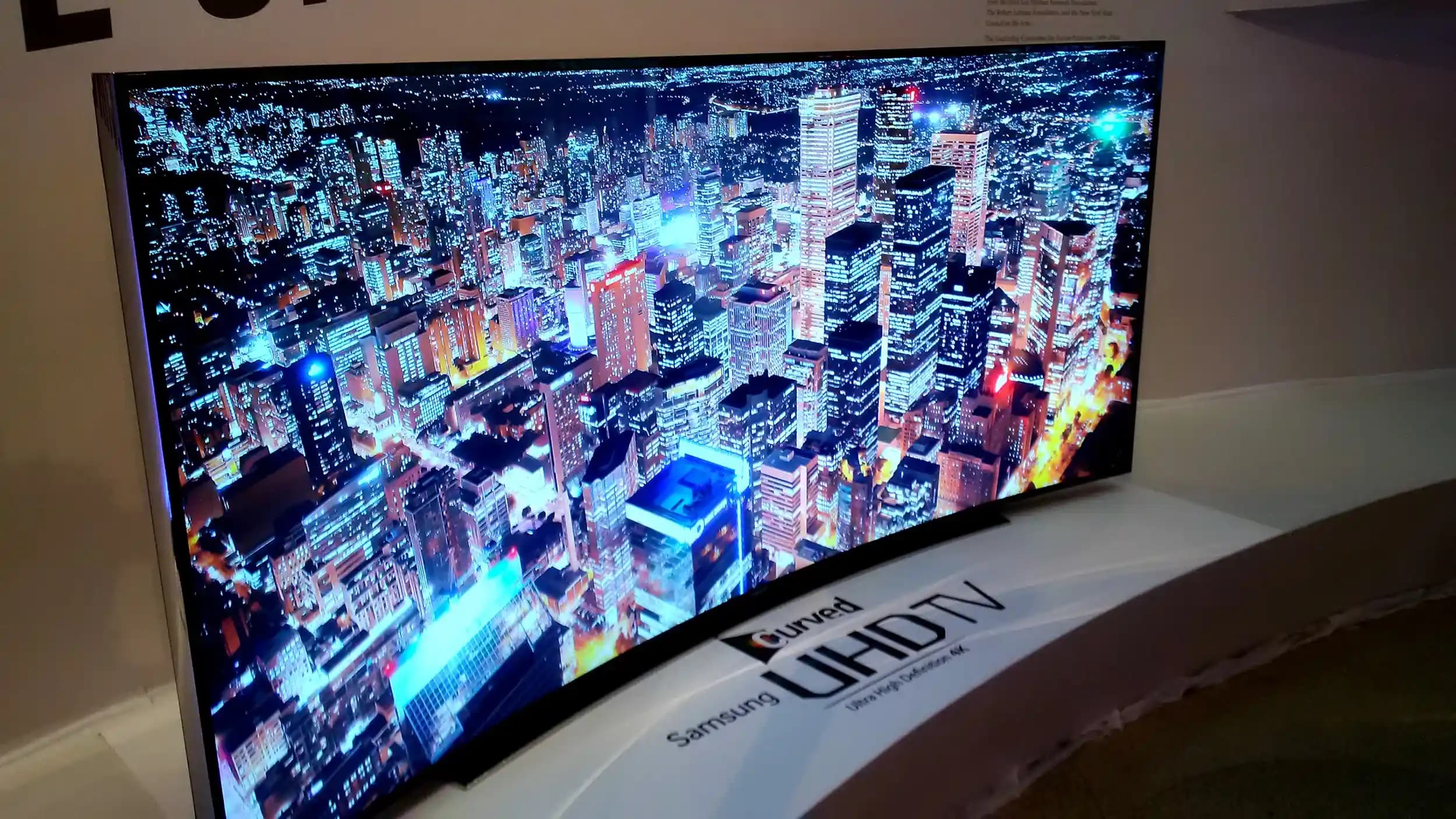 105 İnç Televizyonlar: Ev Sinema Deneyimini Geliştiren Büyük Ekran Çözümleri