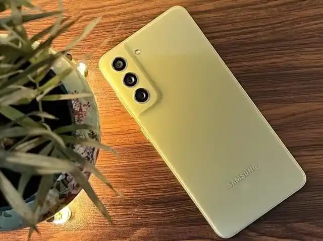 Galaxy S22 FE Akıllı Telefon Özellikleri ve Piyasa Konumu Hakkında Detaylı Bilgi