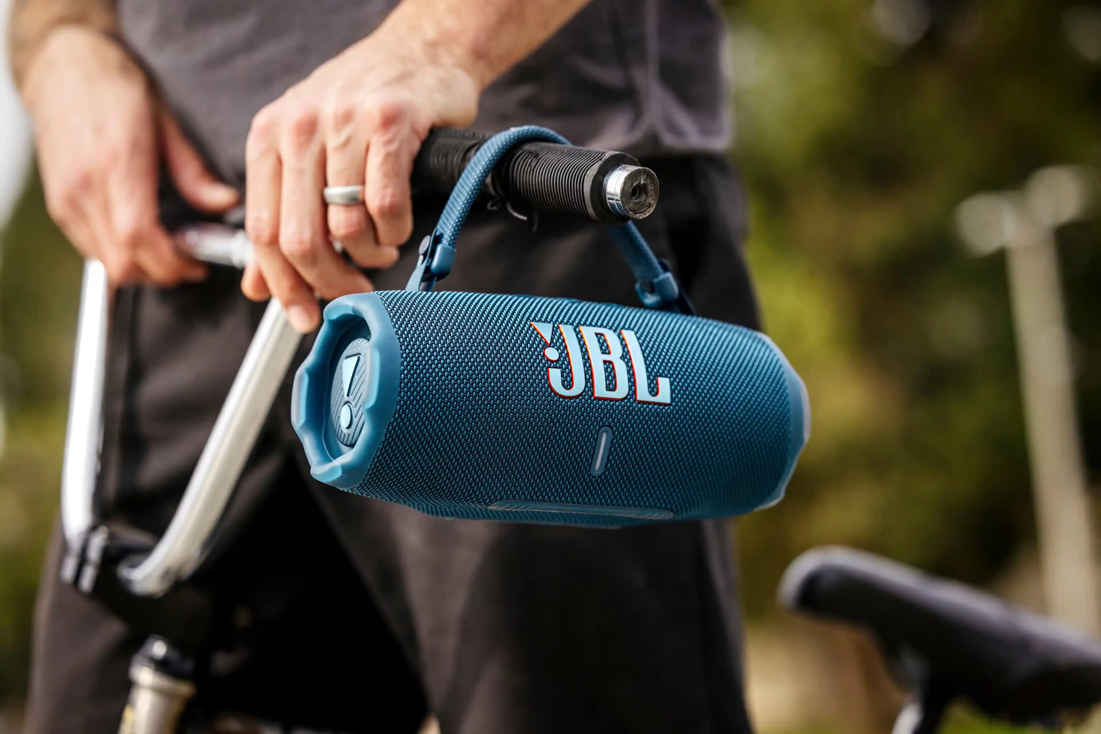 JBL Charge 6 Taşınabilir Hoparlör Özellikleri ve Kullanım Alanları