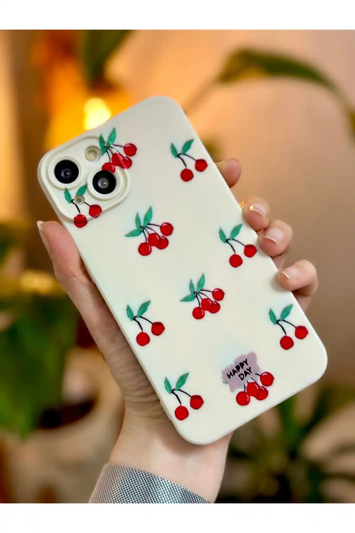 Go Aksesuar iPhone 13 ve 14 için Kadife ve Şeffaf Desenli Kılıf Karşılaştırması