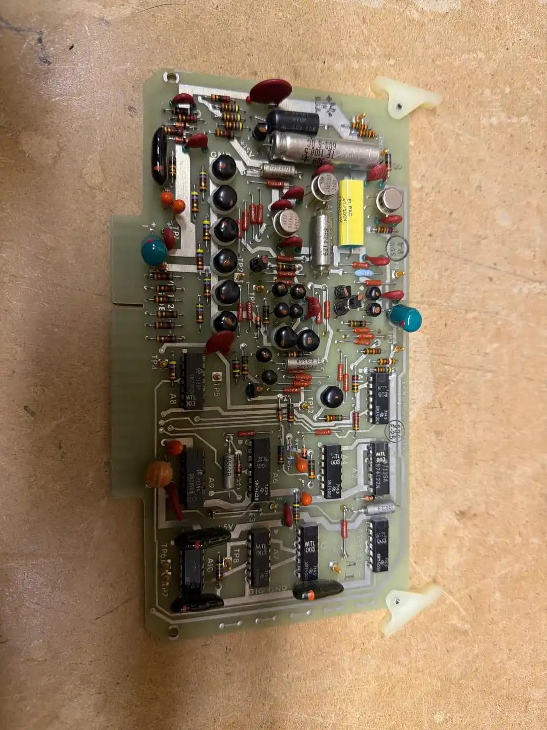 1970'ler Endüstriyel ve Askeri Elektronik Kartlarının Özellikleri ve Kullanım Alanları