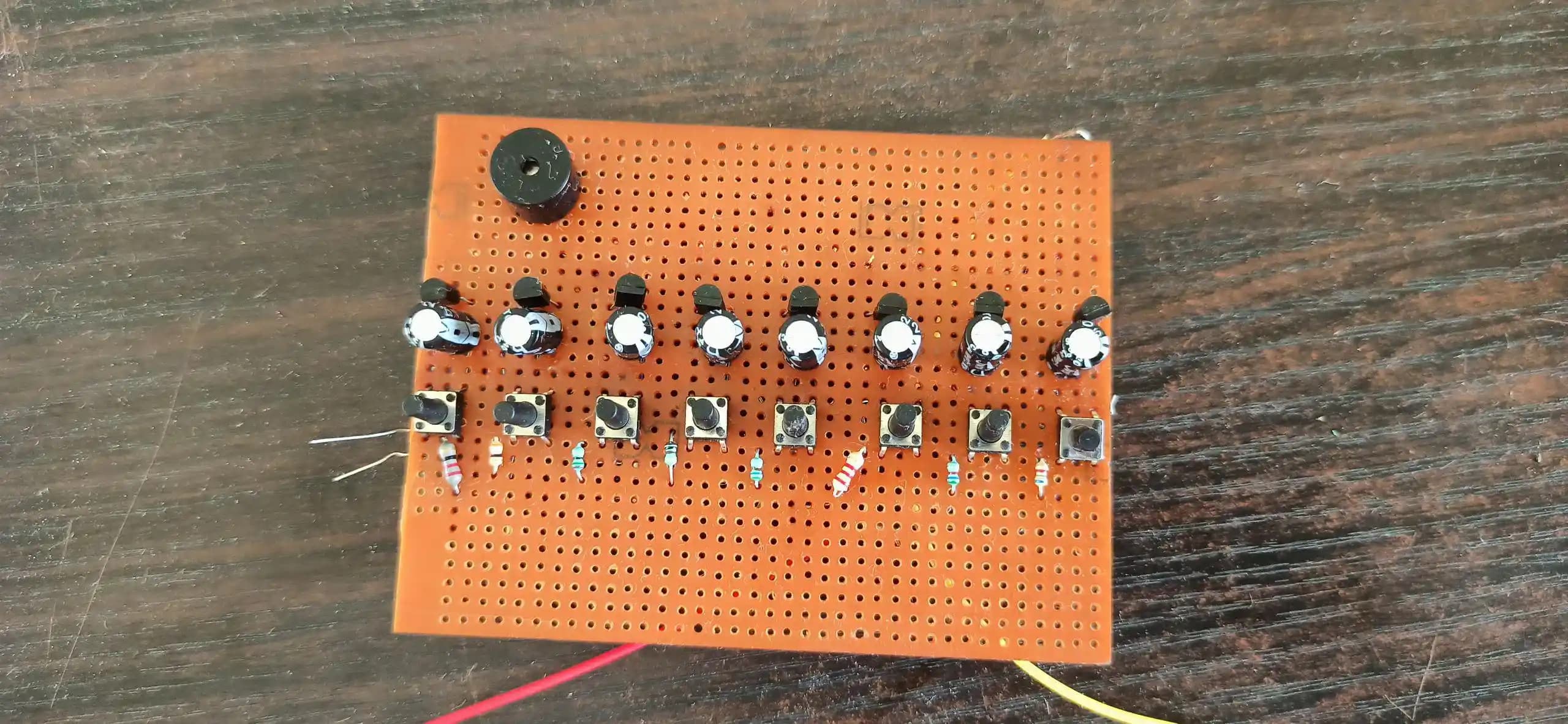 Animusic: Cep Boyutunda RC Osilatörlü Taşınabilir Elektronik Piyano Tasarımı ve Uygulaması