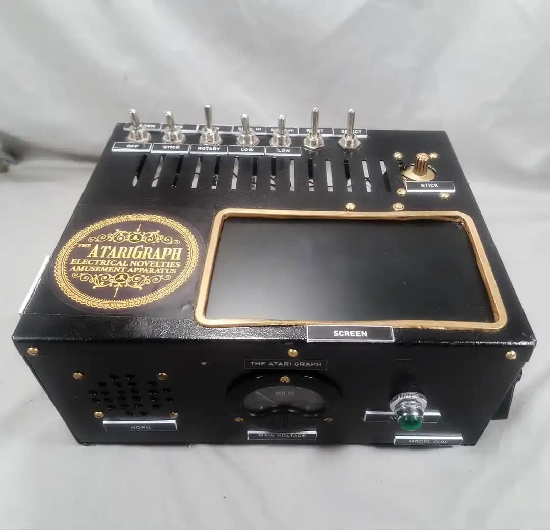 AtariGraph: 1920'ler Steampunk Temalı Taşınabilir Atari 2600 Modifikasyonu