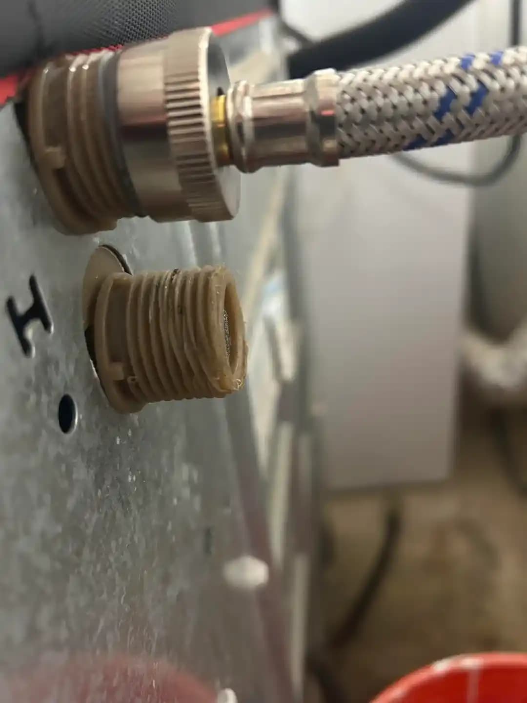 Çamaşır Makinesi Sıcak Su Giriş Valfi Çapraz Dişlenme Sorunu ve Onarım Yöntemleri