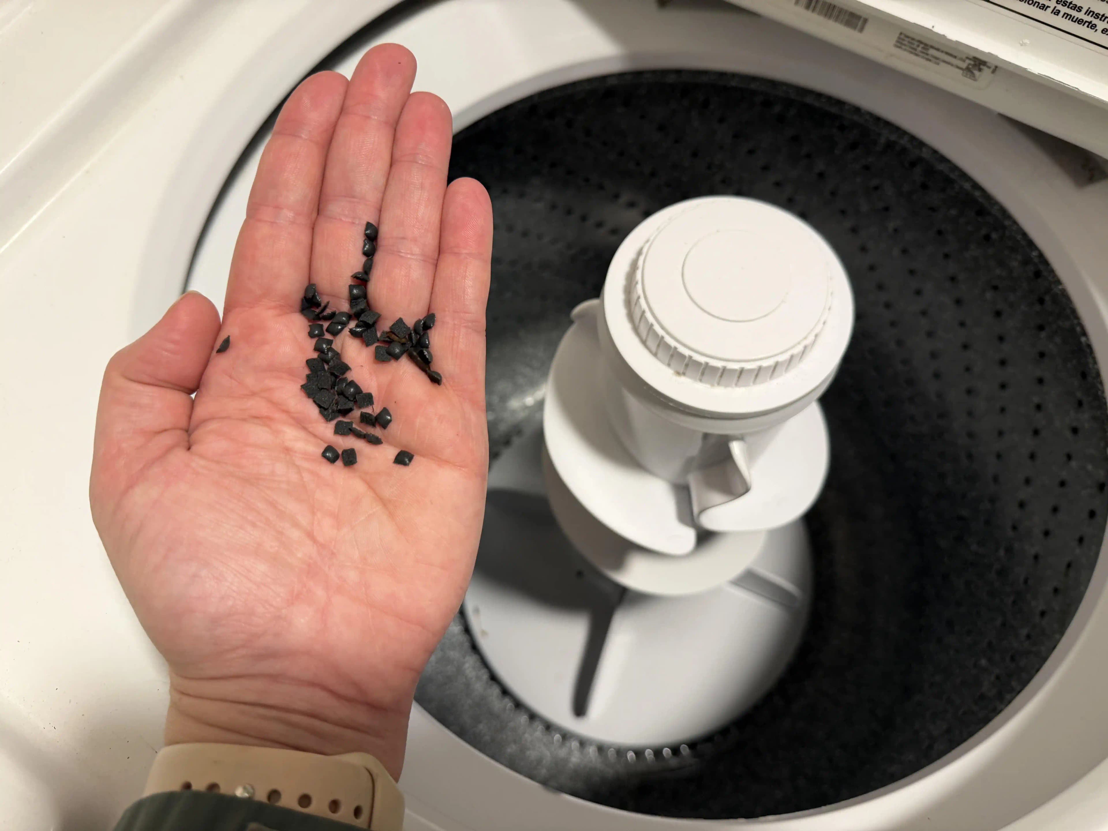 Çamaşır Makinesinde Köpek Araç Koltuğu Kılıfı Yıkama Riskleri ve Çözüm Yöntemleri