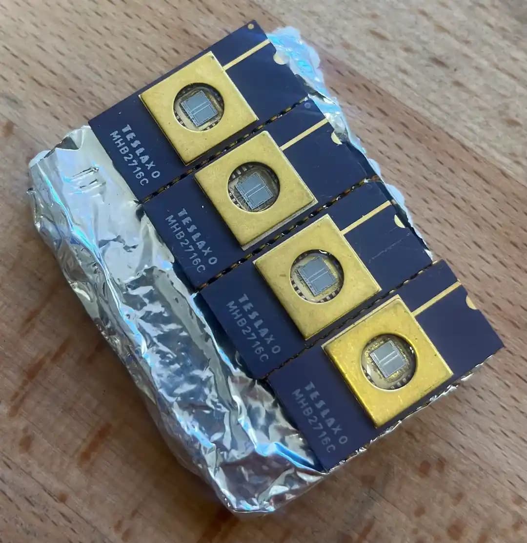 EPROM'lar: Elektroniğin Programlanabilir Kalıcı Belleklerinin Tarihi ve Teknik İncelemesi