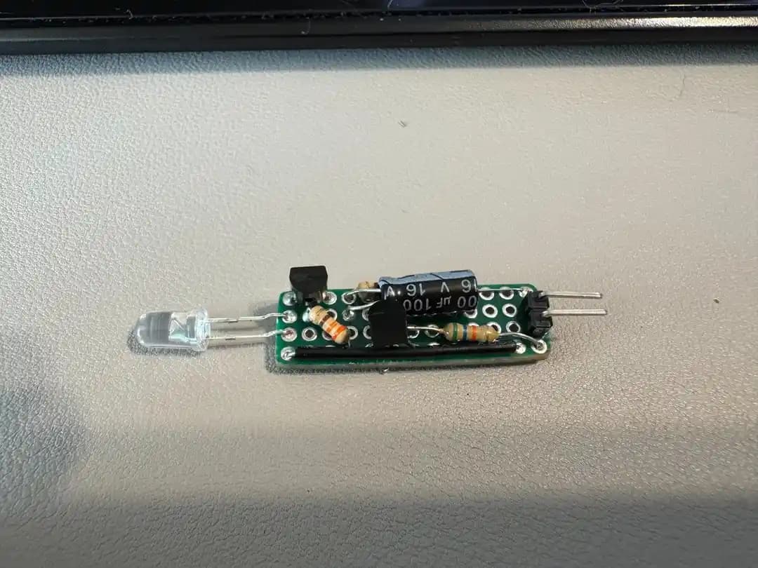 LED Güvenlik Feneri Tasarımı: Basit, Taşınabilir ve Düşük Voltajlı LED Flaşör Devresi