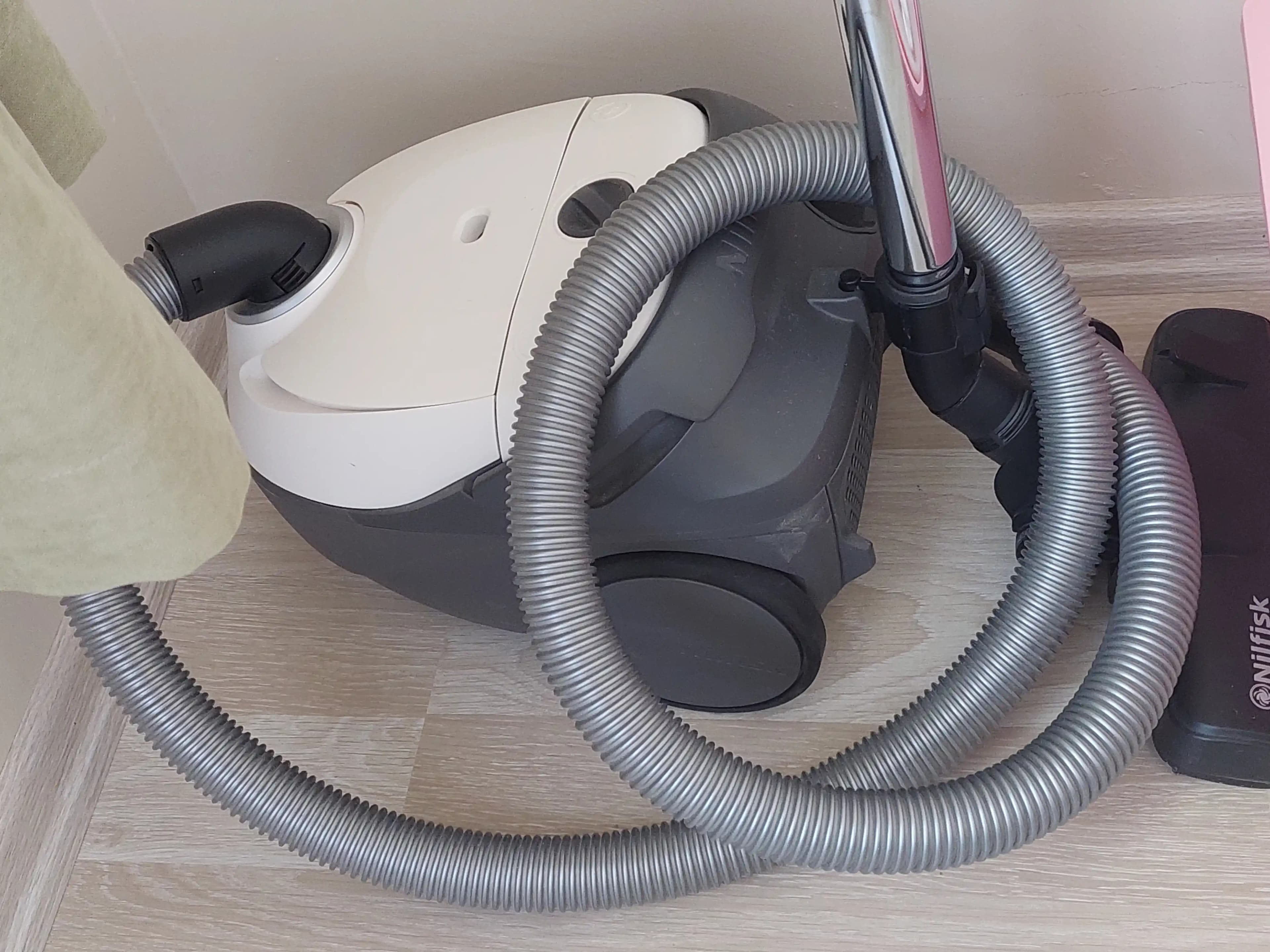 Öğrenciler İçin Dayanıklı ve Ekonomik Elektrikli Süpürge Seçimi: Eski ve Yeni Modellerin Karşılaştırması