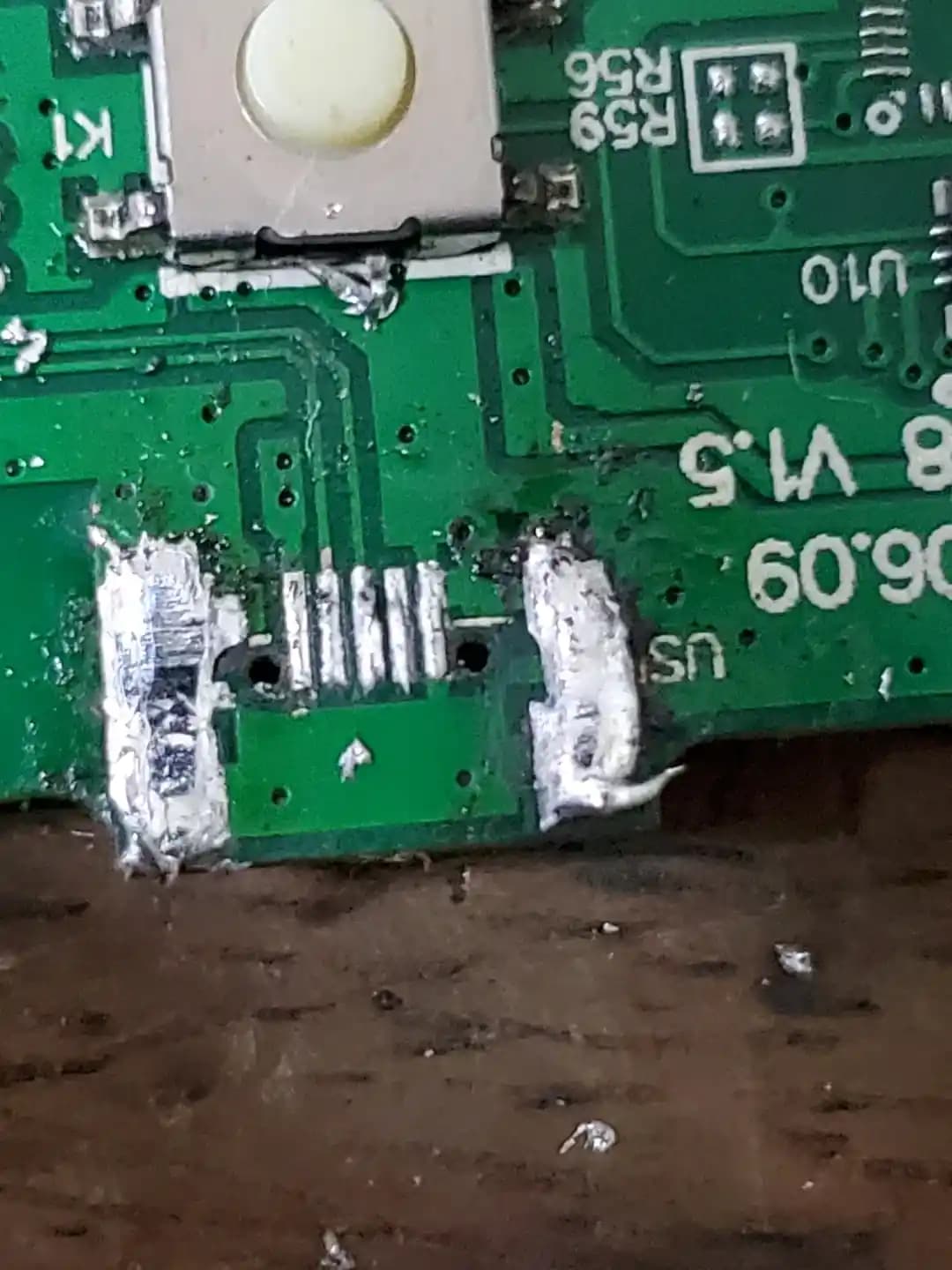 PS4 Kontrolcü Mikro USB Portu Değişimi: Teknik Detaylar ve Yaygın Sorunlar