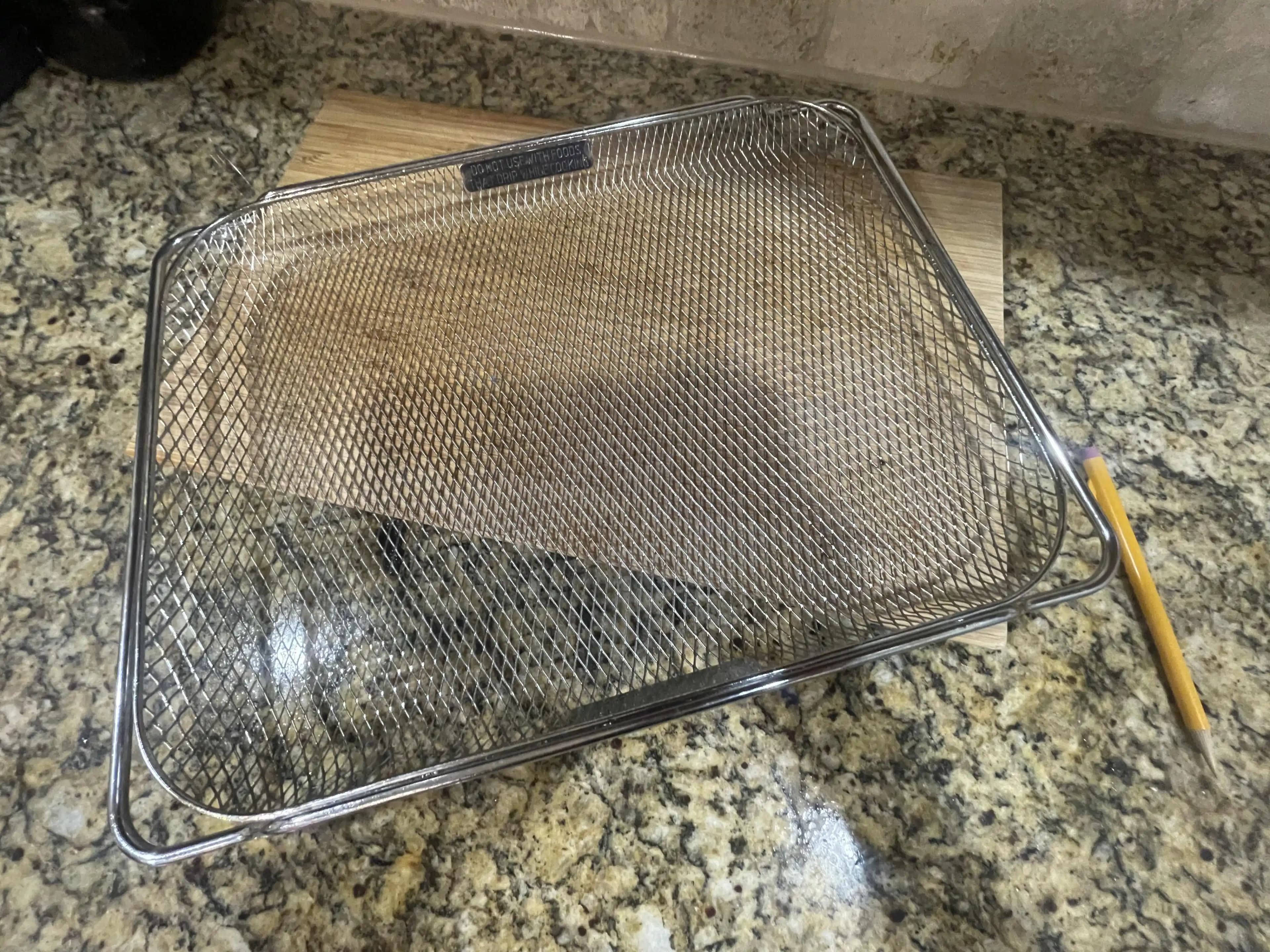 Tel Izgara Tepsilerin Temizliği: Etkili Yöntemler ve Doğru Bakım Önerileri