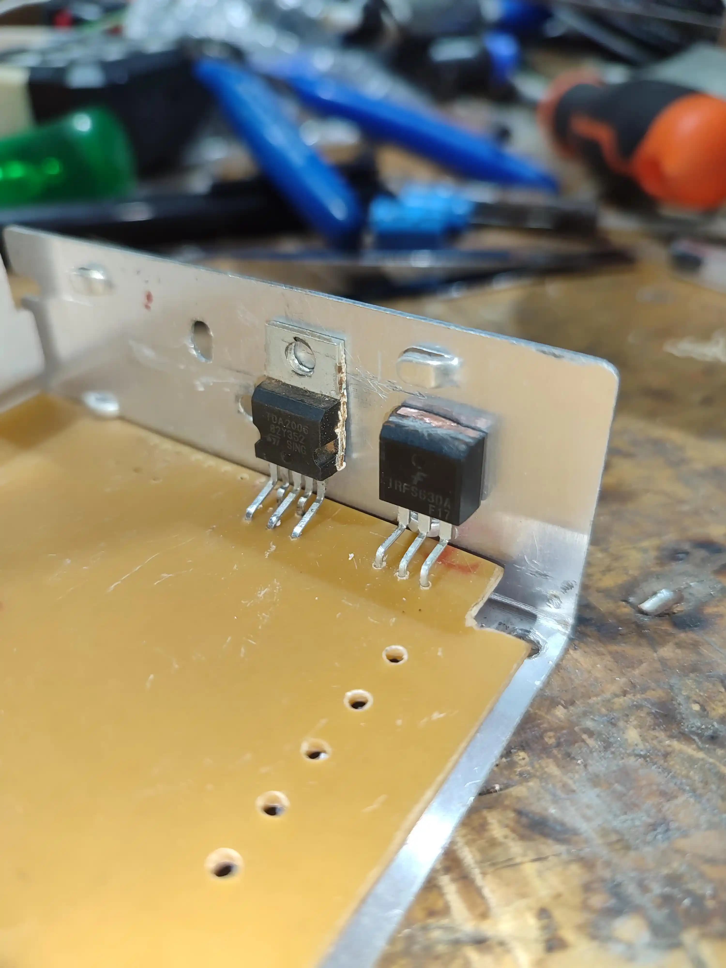 TO-220 Paketli MOSFET'lerde Isı Dağılımı ve Montaj Teknikleri Araç İçi Amplifikatörlerde