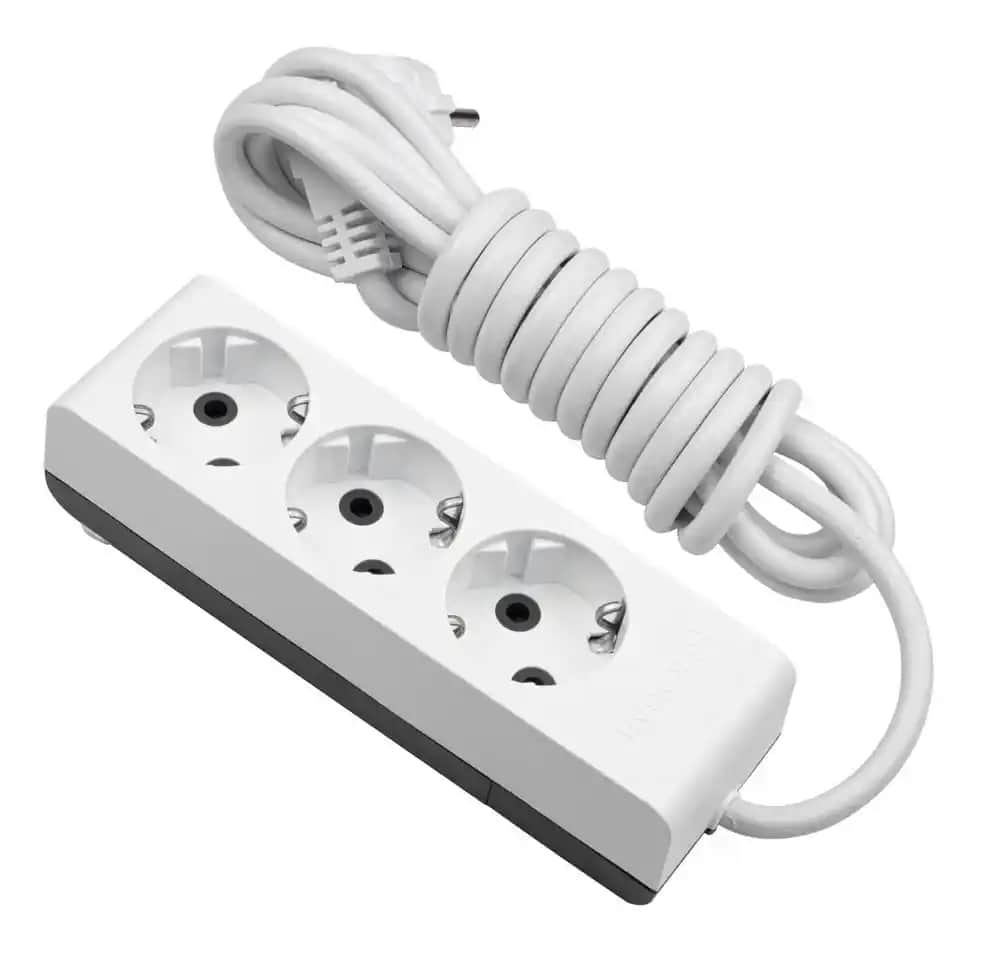 3’lü prizler: Elektronik cihazlar için güvenli ve pratik enerji çözümleri