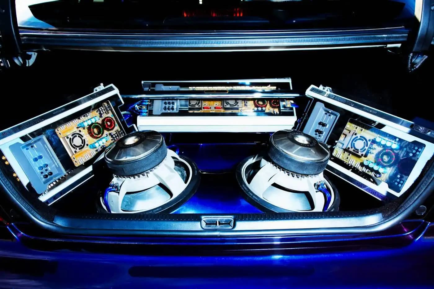 Araba Ses Sistemleri: Güvenlik ve Konforu Artıran Modern Teknolojiler