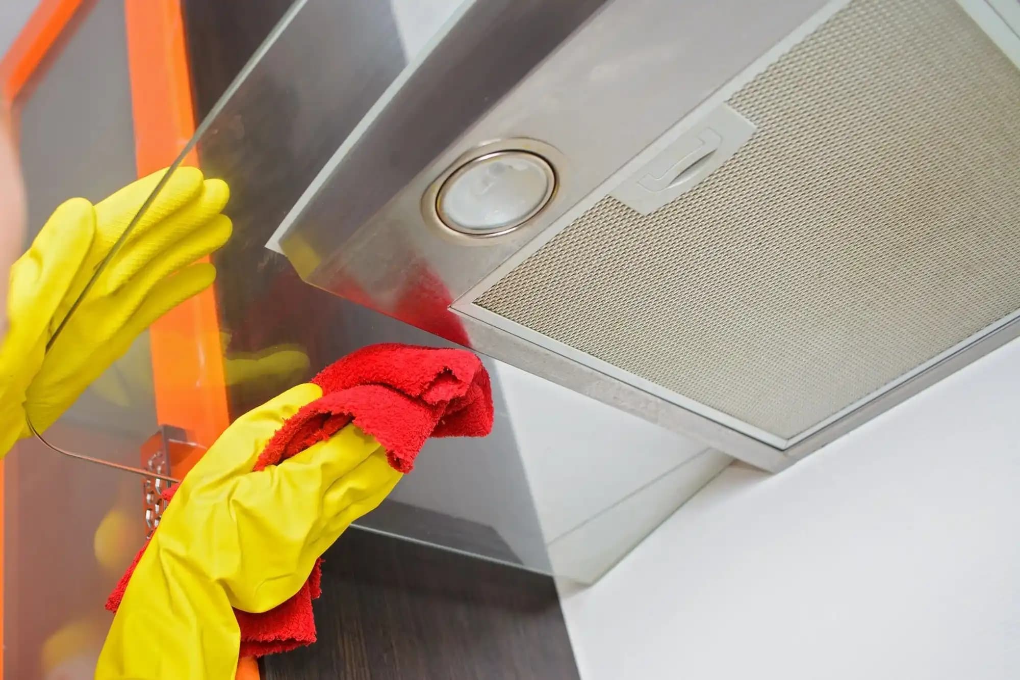 Aspiratör Temizliği Rehberi: Mutfakta Hijyen ve Verimlilik İçin Temel Adımlar