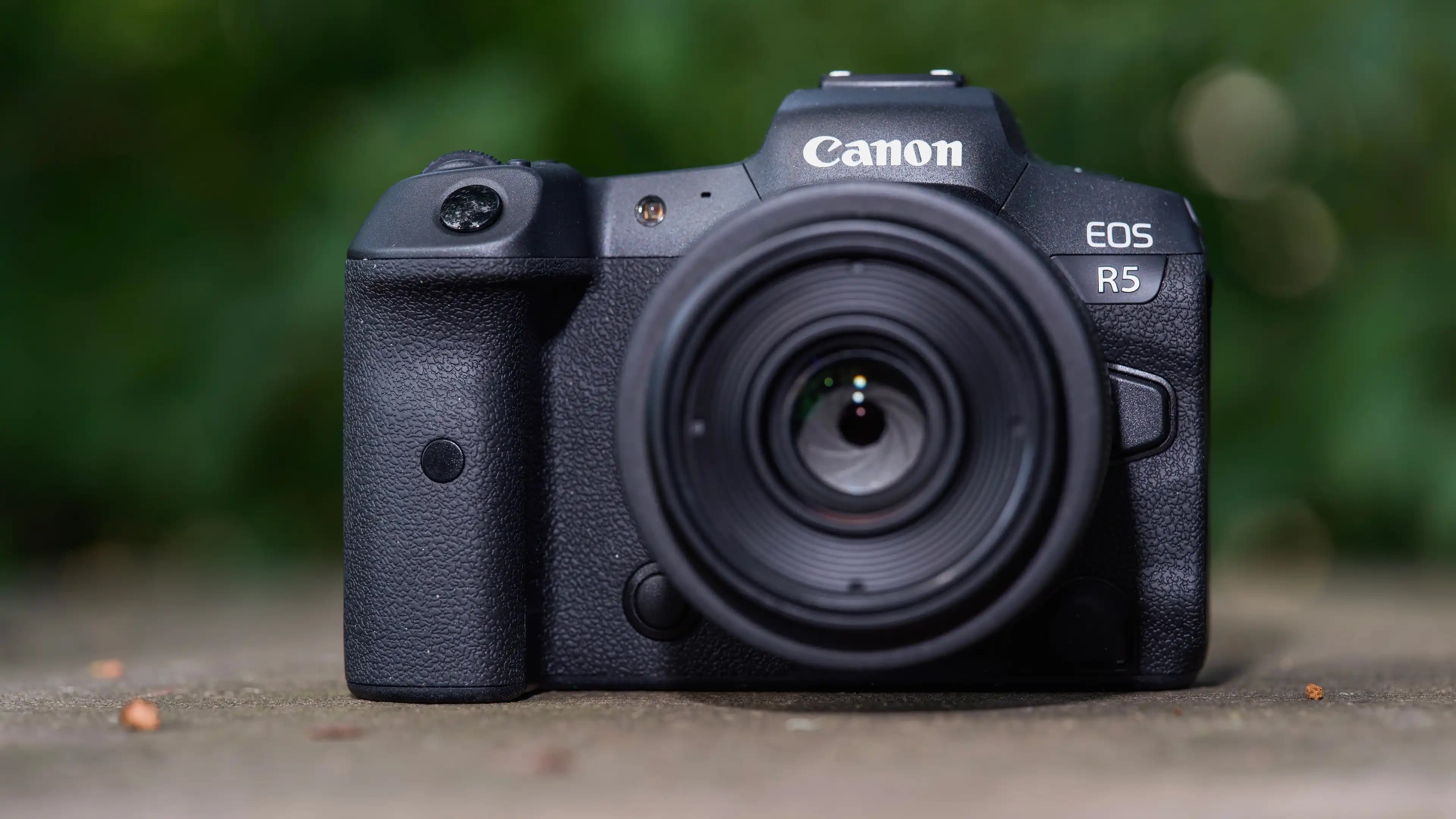 Canon EOS R5: Yüksek Çözünürlük ve Gelişmiş Video Özellikleriyle Profesyonel Kameralar