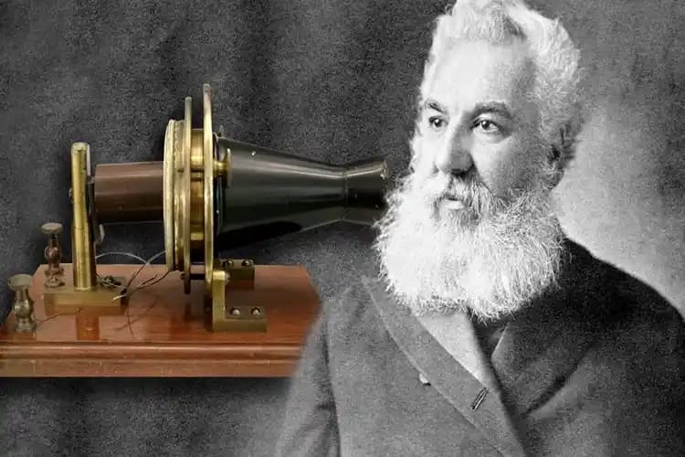 Cep Telefonunun Tarihçesi ve Teknolojik Gelişimi Üzerine Kapsamlı Bir İnceleme