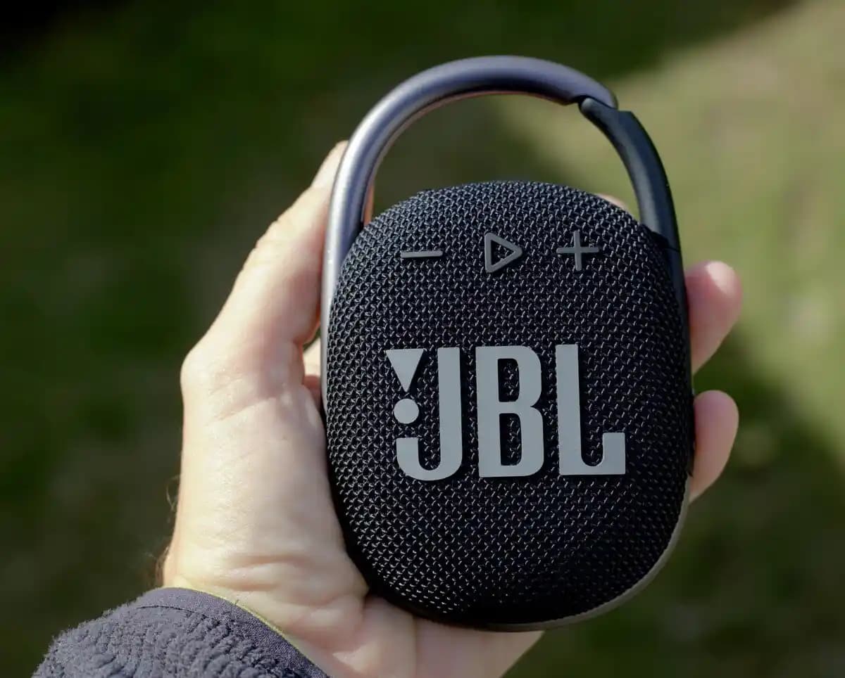 JBL Clip 4: Taşınabilirlik ve Dayanıklılık Özellikleriyle Öne Çıkan Mini Bluetooth Hoparlör