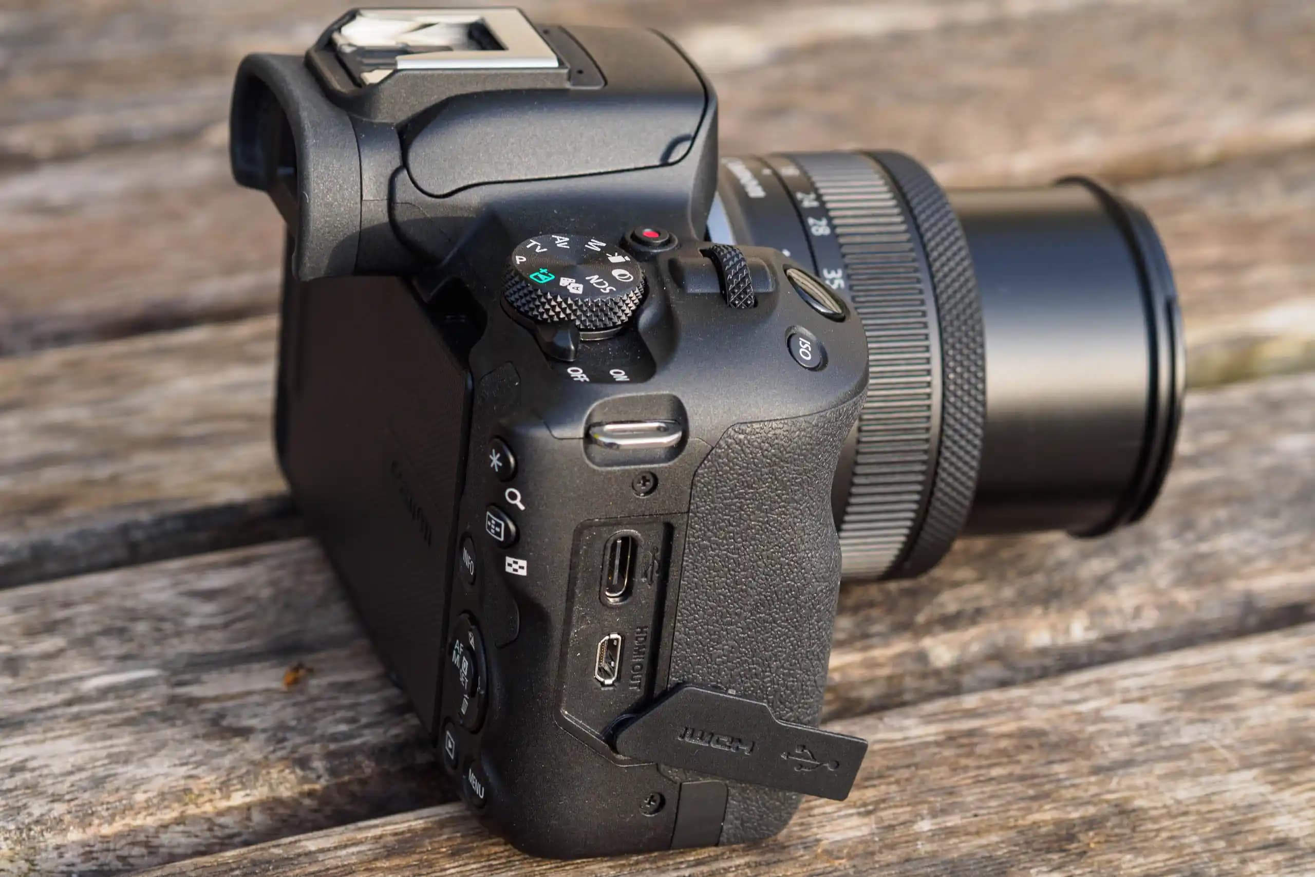 Canon EOS R50: Yüksek Performanslı ve Kompakt Aynasız Kamera Özellikleri