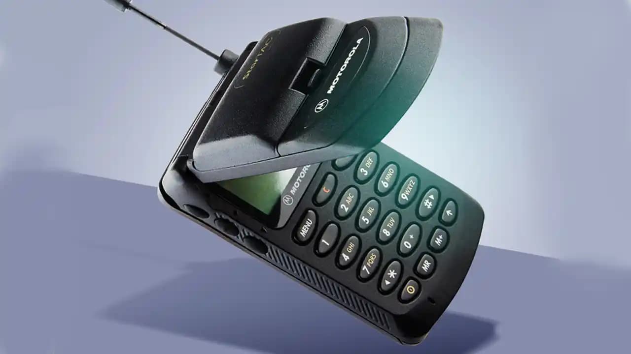 Eski Kapaklı Telefonların Tarihçesi ve Günümüzdeki Popülerliği