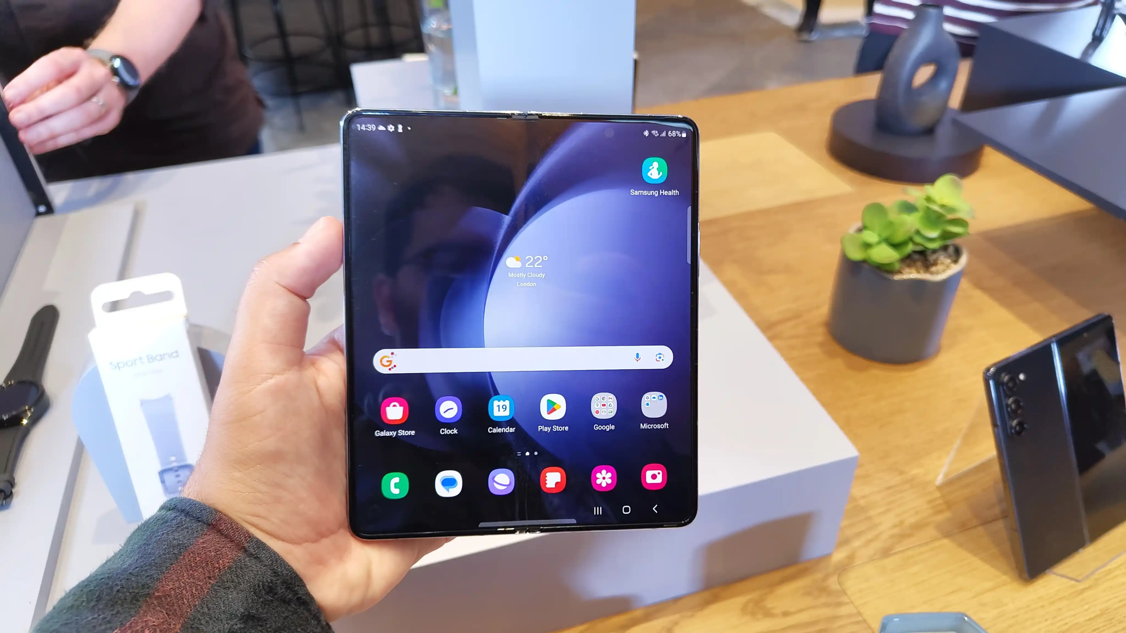 Galaxy Z Fold 5: Katlanabilir Ekran Teknolojisiyle Yeni Nesil Akıllı Telefon