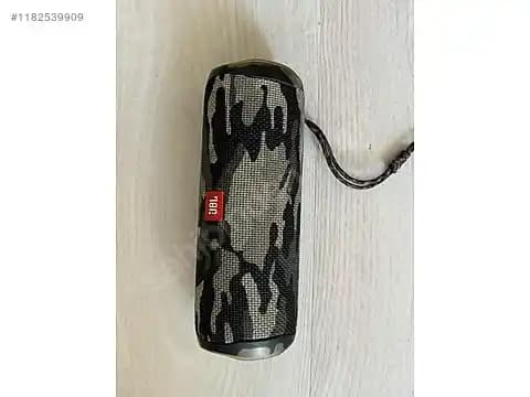 JBL Kamuflaj Ses Bombası: Dayanıklı ve Güçlü Ses Performansı Sunan Taşınabilir Hoparlör