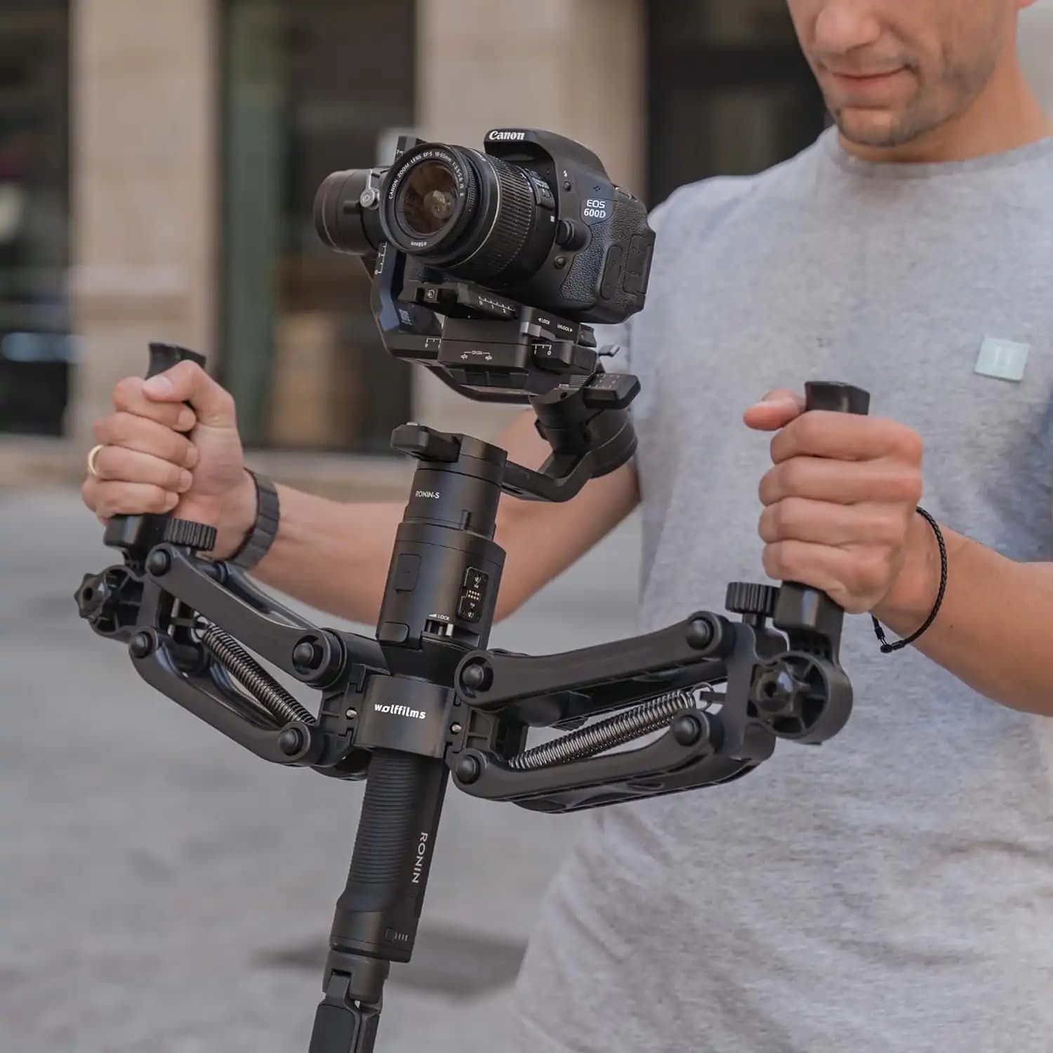 Kamera Gimbal Nedir ve Video Çekimlerinde Profesyonellik İçin Neden Önemlidir?