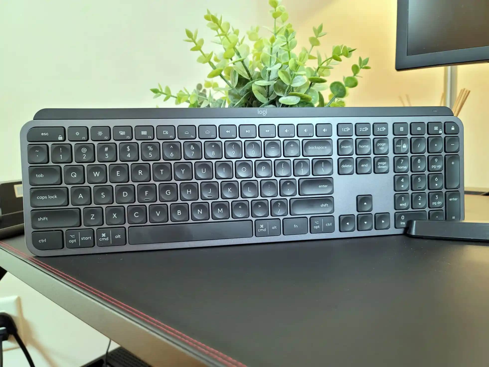 Logitech MX Keys Klavye Özellikleri ve Kullanıcı Deneyimleri Analizi