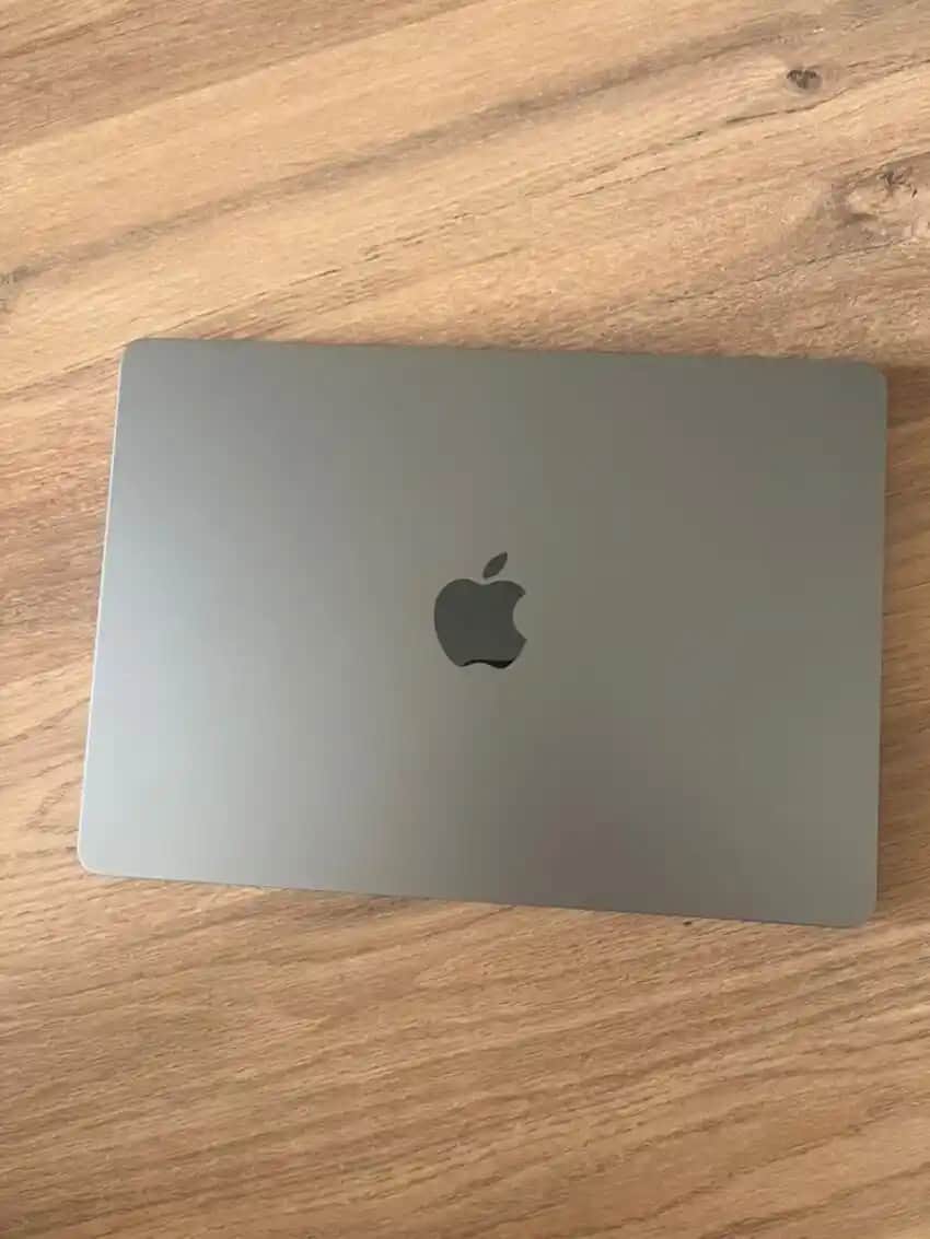 MacBook Air M2 Uzay Grisi Renk Seçeneği ile Şık ve Yüksek Performanslı Dizüstü Bilgisayar