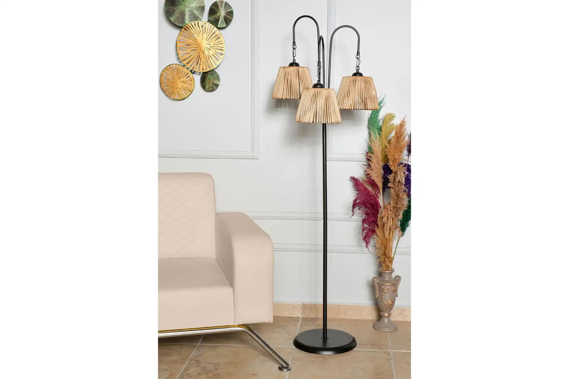 Modern İç Mekanlar İçin Üçlü Lambaderler Elektronik Dekorasyonun Şıklık ve Fonksiyonelliği