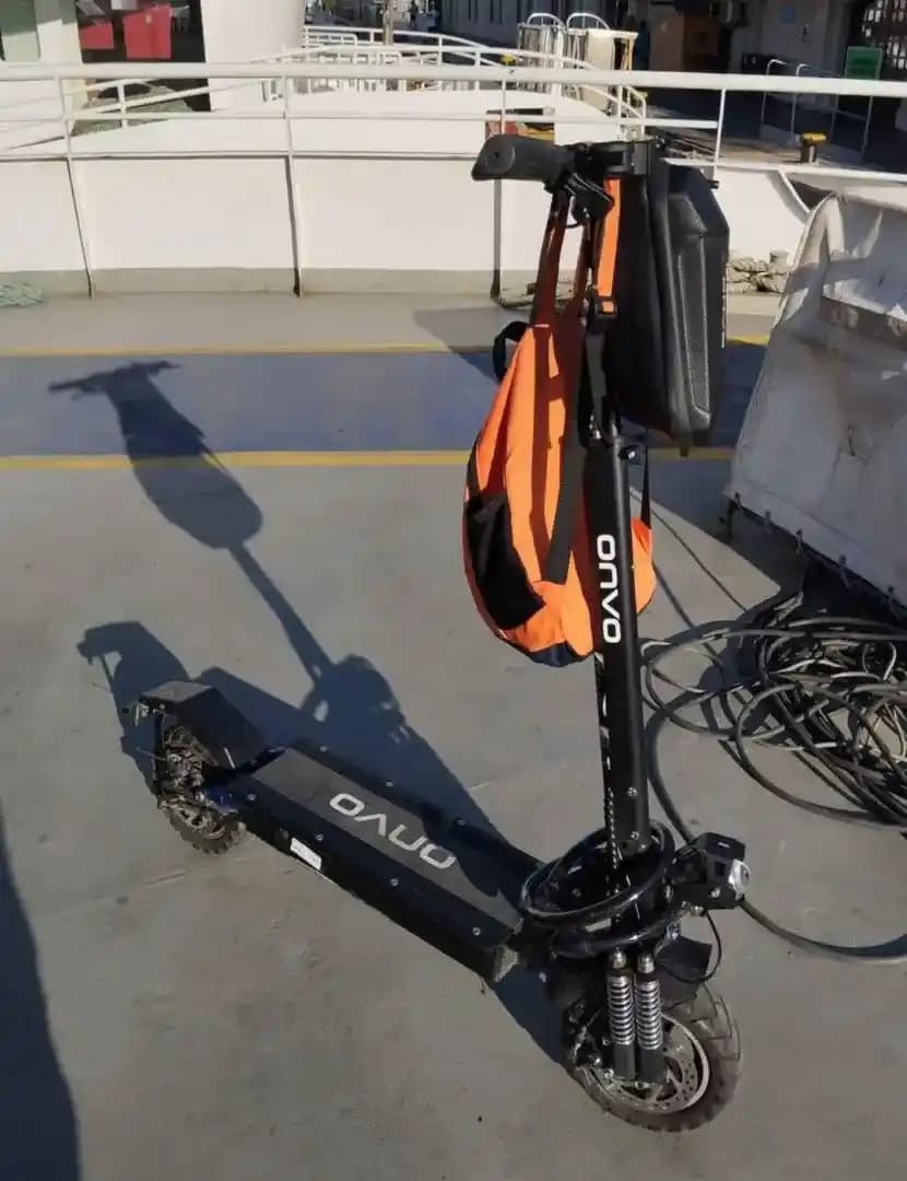Onvo V12 Elektrikli Scooter: Güçlü Performans ve Modern Ulaşım Deneyimi