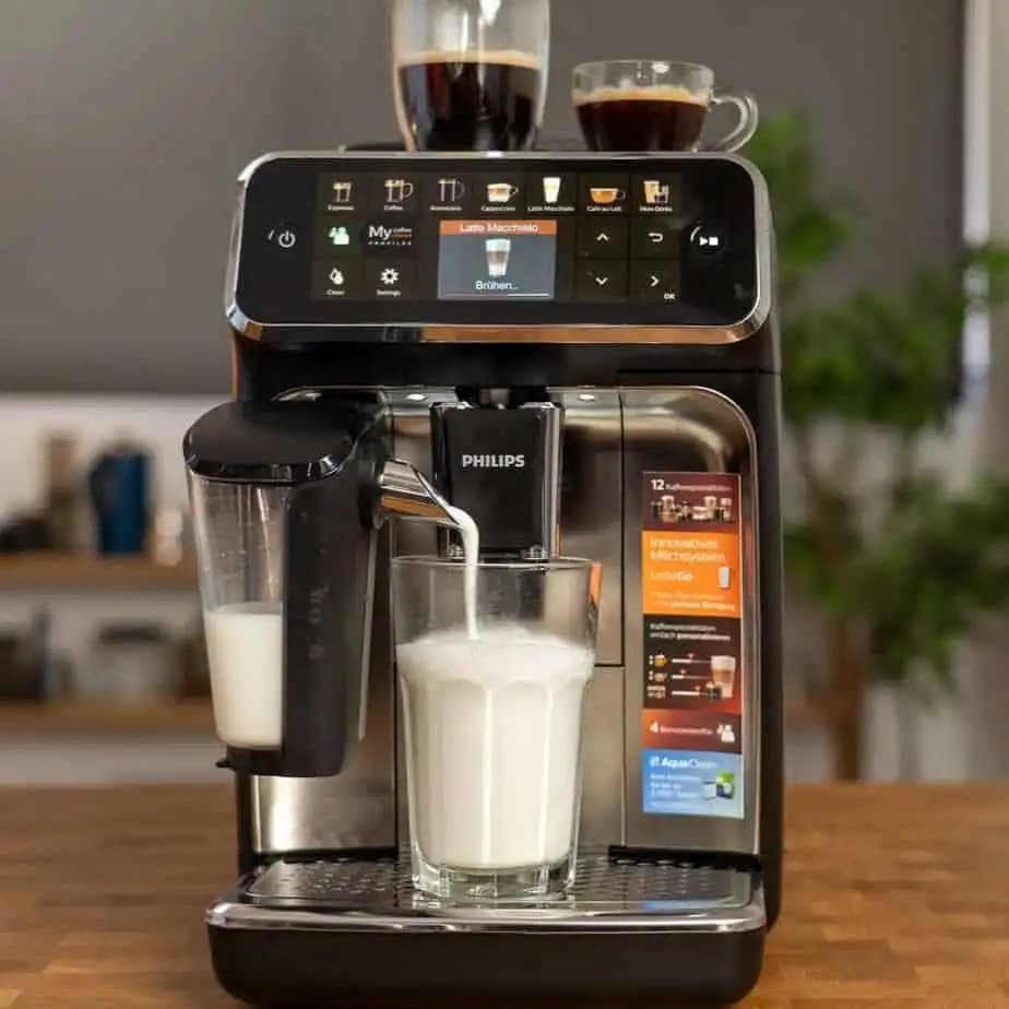 Philips LatteGo 5447/90 ile Evde Profesyonel Kahve Deneyimi ve Modern Tasarım