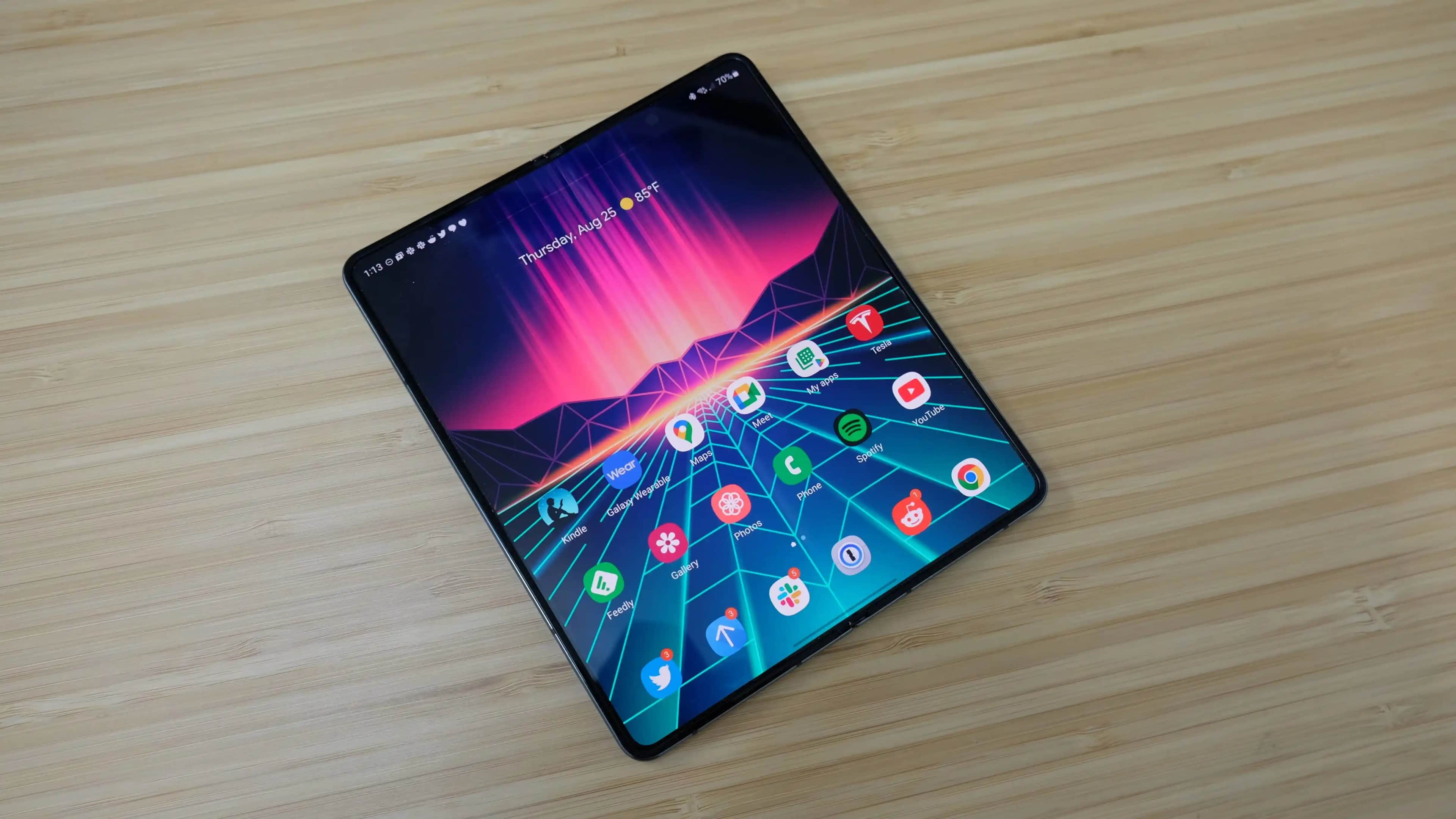 Samsung Galaxy Z Fold: Katlanabilir Ekran Teknolojisinin Geleceği ve Yenilikleri