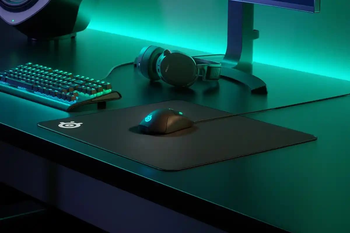 SteelSeries QcK Edge Large Geniş Yüzeyli Dayanıklı Mouse Pedi Oyun ve Profesyonel Kullanım İçin
