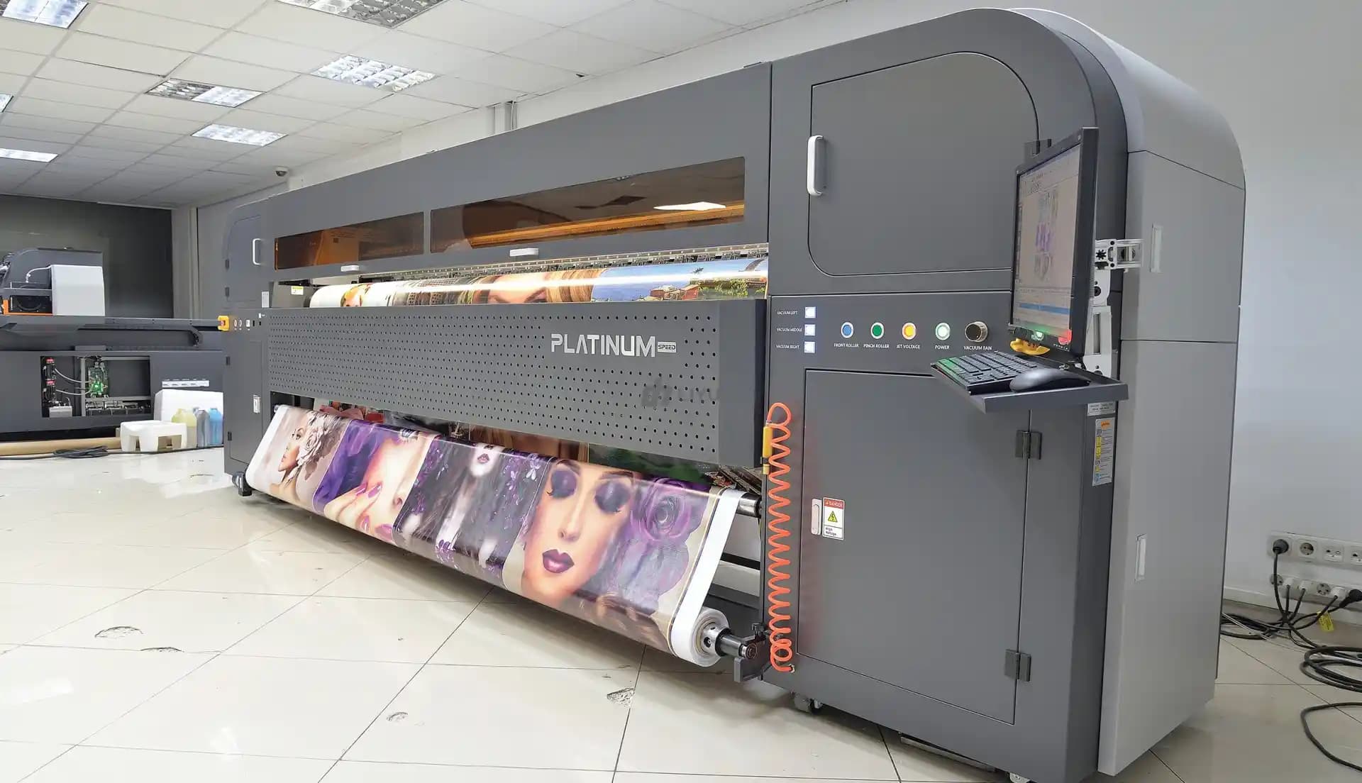 Sticker Baskı Makinesi Nedir ve Elektronik Sektöründe Kullanım Alanları