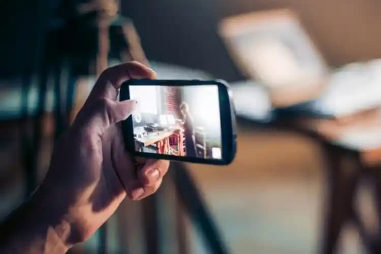 Telefon Ön Kamera Temizleme Rehberi: Parlak ve Net Selfie’ler İçin İpuçları
