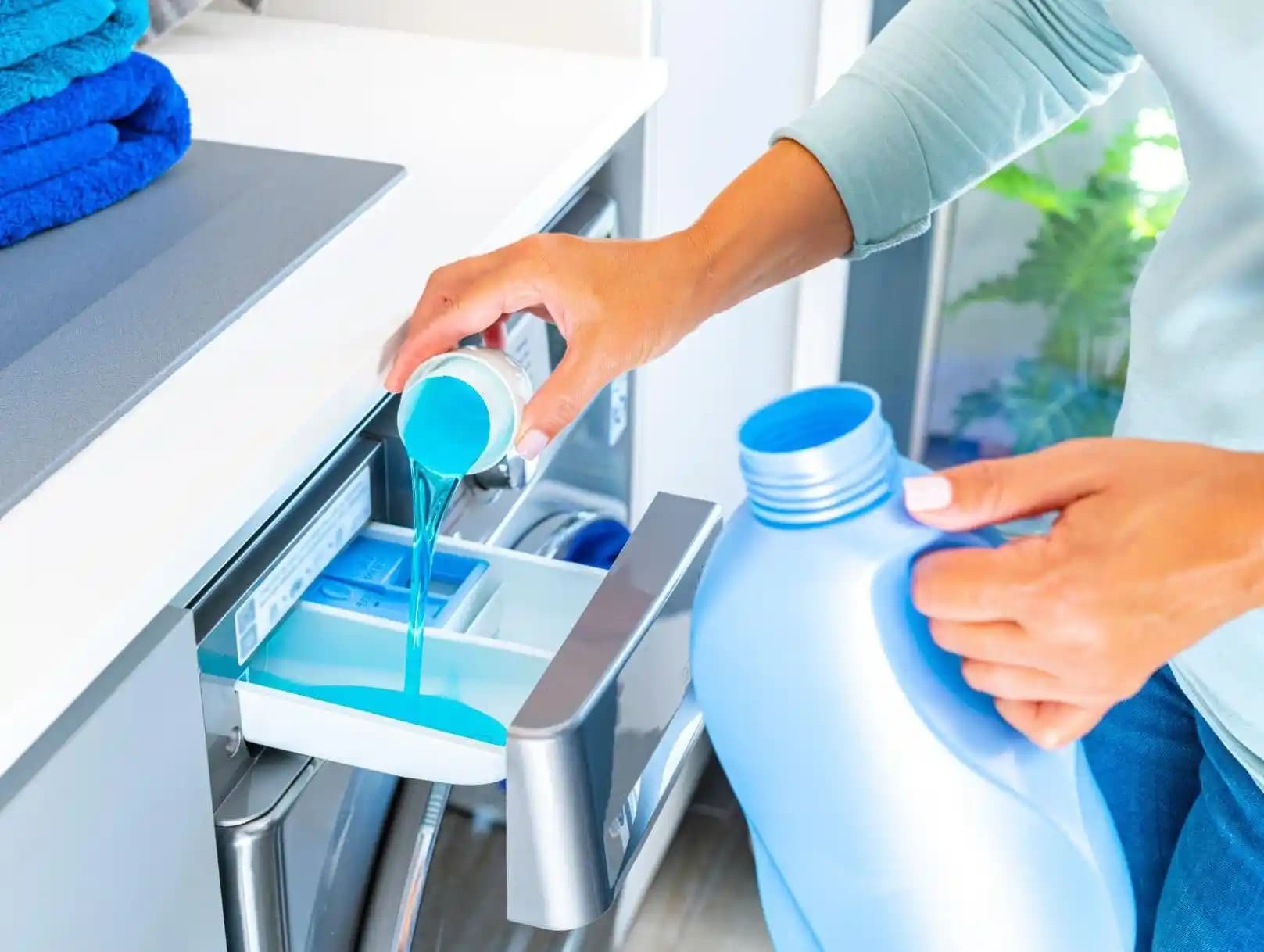 Ütü Suyuna Yu<muş>atıcı Konabilir mi Güvenli Kullanım ve Temel İpuçları