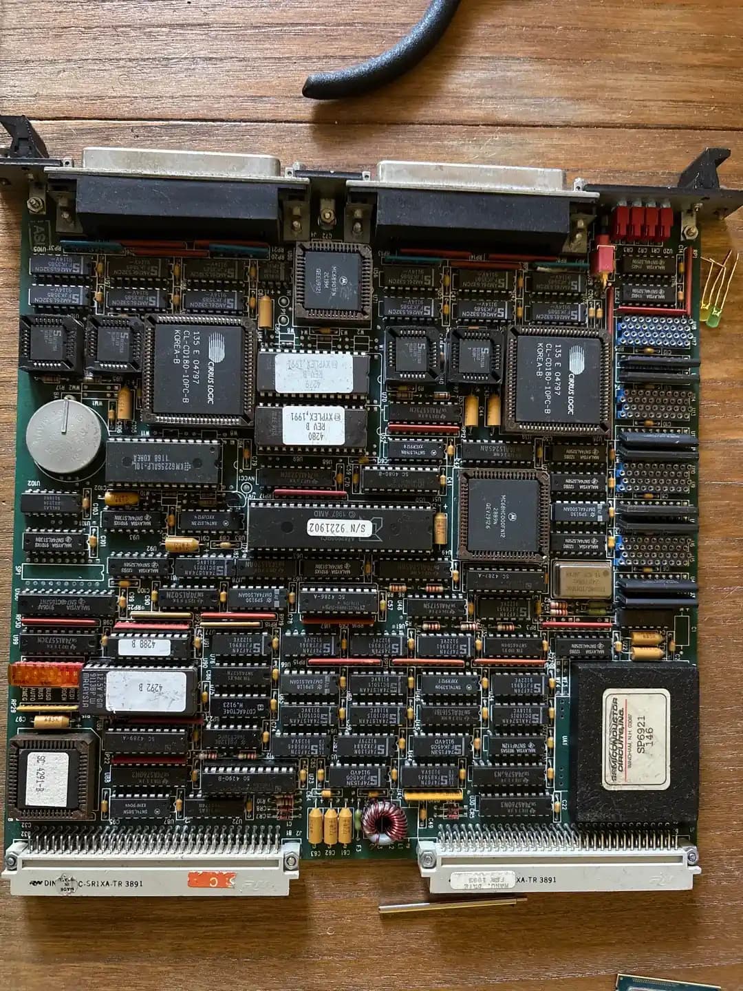 68k İşlemcili ve VME Backplane'li Eski PCB'nin Geri Dönüşüm Merkezi İncelemesi