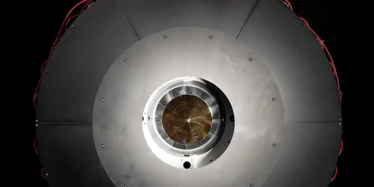 DARPA'nın Kablosuz Güç Aktarımında 8.6 km Mesafede 800 Watt Başarısı ve Geleceği