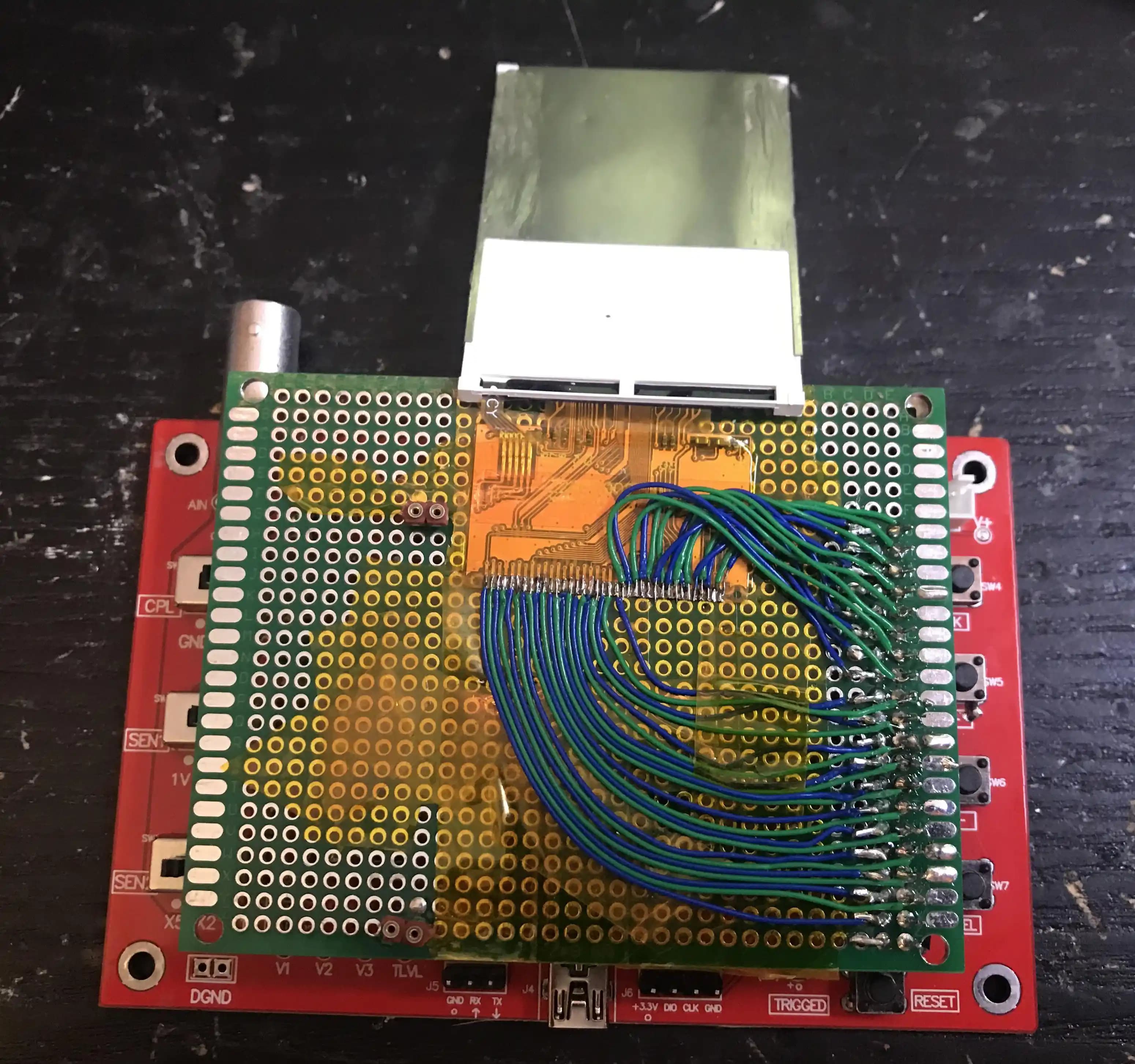 El Tipi Osiloskop LCD Ekranının 90° Döndürülmesi: Teknik Süreç ve Modifikasyonlar